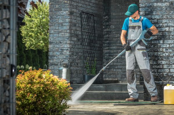 Cost of Outside House Cleaning in Simi Valley