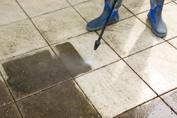 Cost of Outdoor Concrete Cleaning in Simi Valley