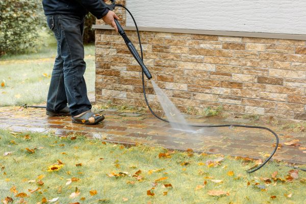 Cost of Residential Powerwashing in Simi Valley